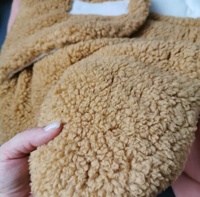 BabyBear:🐻 ¡Dulces sueños con este abrigo de amor para tu bebé!