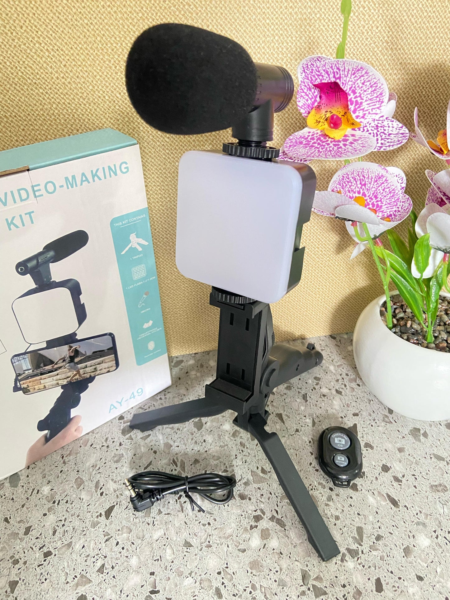 Tripod Pro Creator™:¡Convierte tu celular en un estudio de grabación portátil!